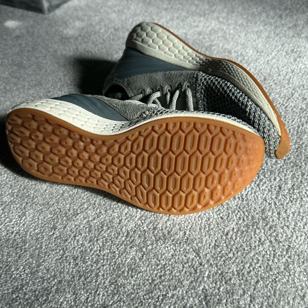 Women’s New Balance Size 6. Gray, cream, gum sole. Excellent Condition!! - Picture 13 of 15
